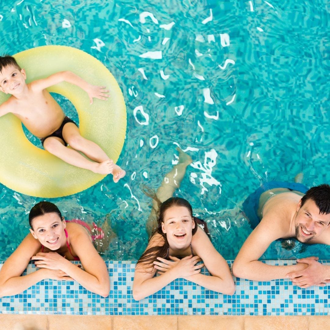 Área de lazer com piscina